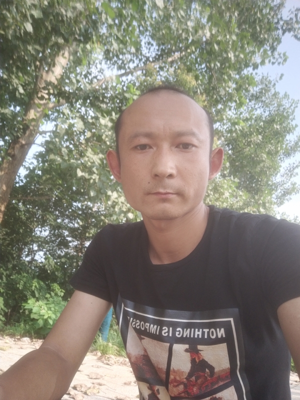 80大叔的第一张照片--宁德相亲服务中心