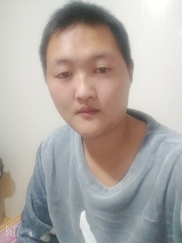 烟圈里透着伤的第一张照片--宁德相亲服务中心