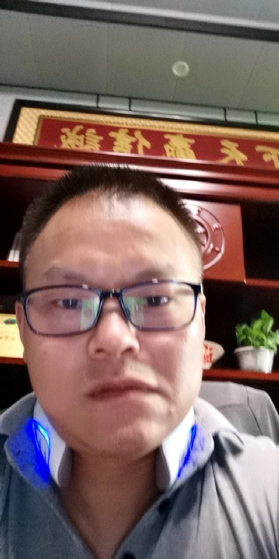 模具工匠的第一张照片--宁德相亲服务中心